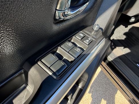 Used 2017 Nissan Titan PRO-4X AWD/4WD image 21