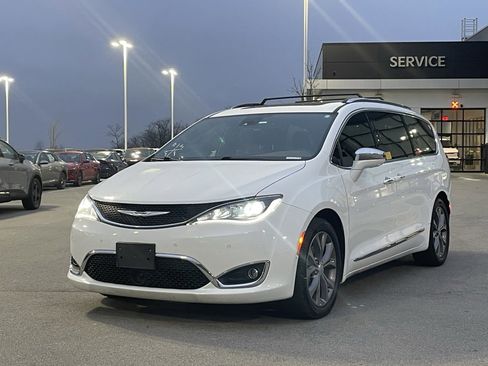 Used 2020 Chrysler Pacifica Limited w/ Tire & Wheel Group image 3