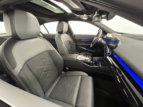 Used 2024 BMW 540i xDrive w/ Premium Package image 42