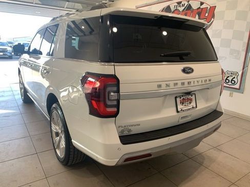 Used 2024 Ford Expedition Platinum image 3
