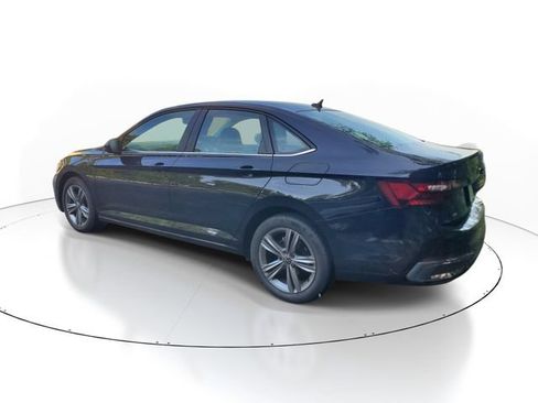 Used 2024 Volkswagen Jetta SE FWD image 4