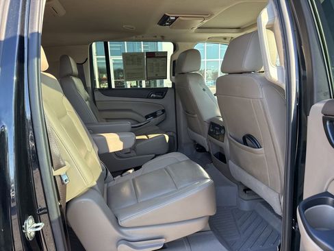 Used 2020 GMC Yukon XL SLT w/ Premium Edition image 27
