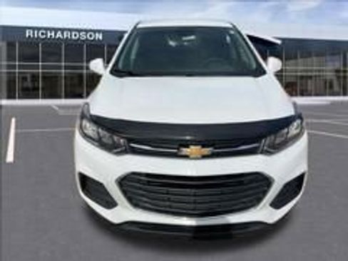 Used 2020 Chevrolet Trax LS w/ Tint and Cruise Package image 9