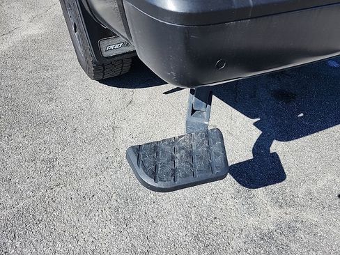 Used 2024 Nissan Titan PRO-4X w/ Pro-4x Convenience Package image 9