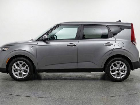 Used 2025 Kia Soul LX w/ LX Technology Package image 5