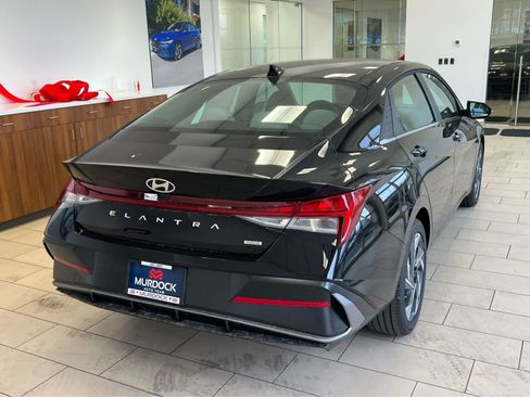 New 2026 Hyundai Elantra Limited FWD image 8