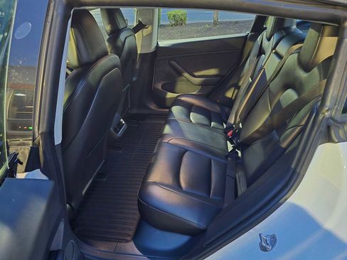 Used 2023 Tesla Model 3 Standard Range image 16