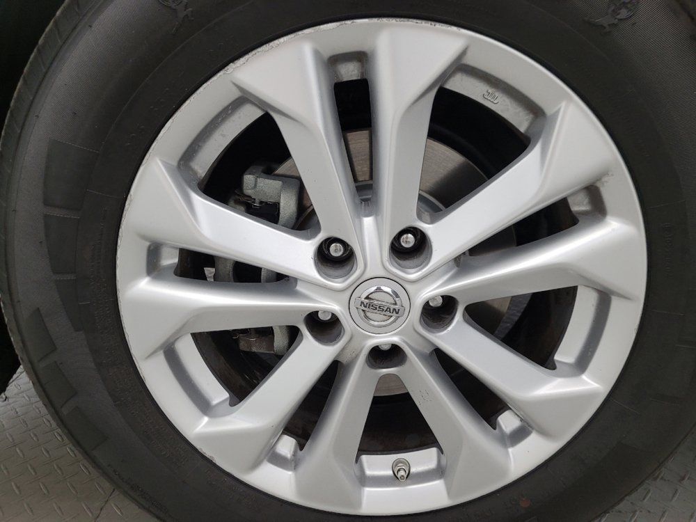 Used 2016 Nissan Rogue SV FWD image 31