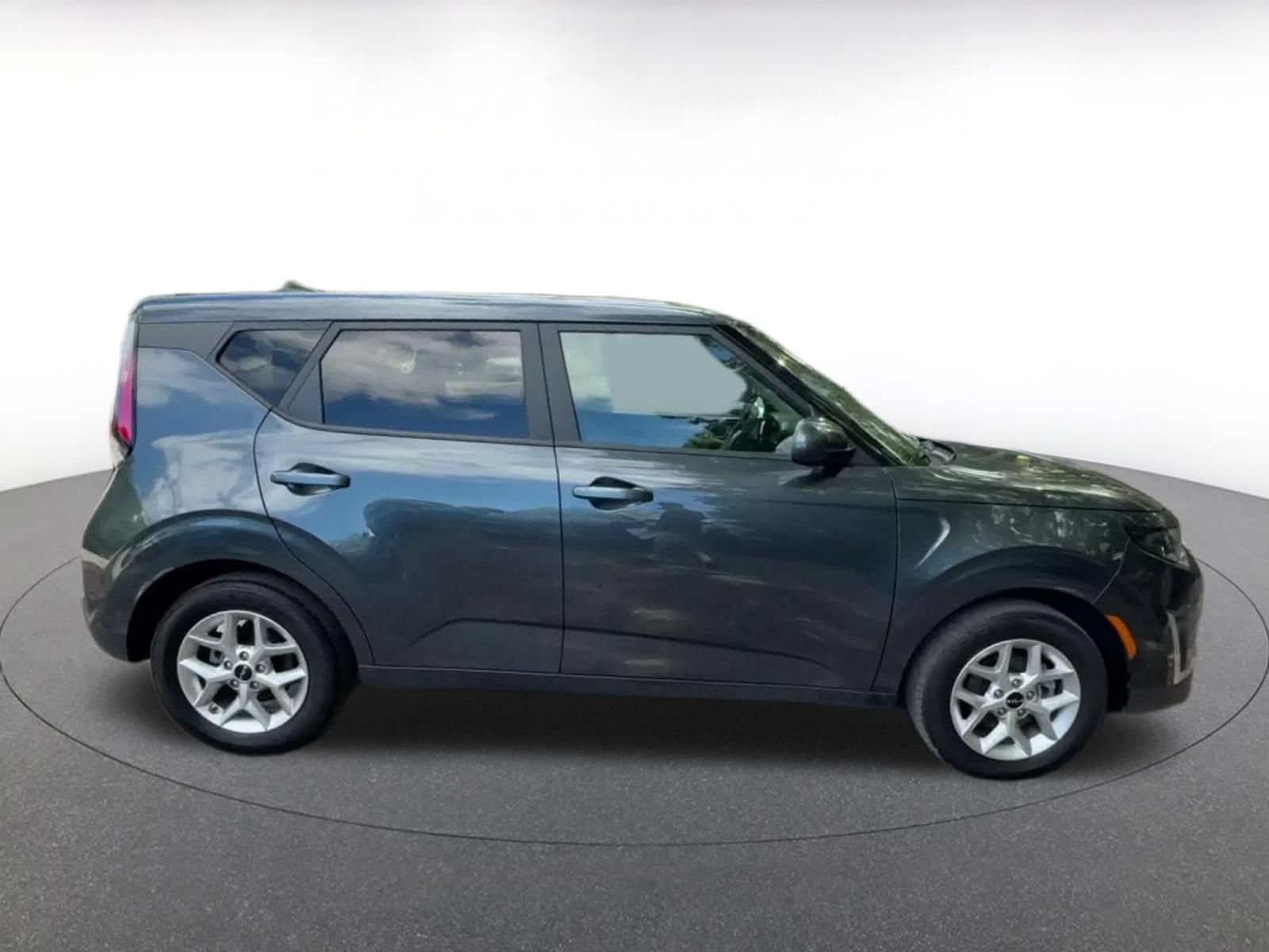 Used 2025 Kia Soul LX w/ LX Technology Package FWD image 15