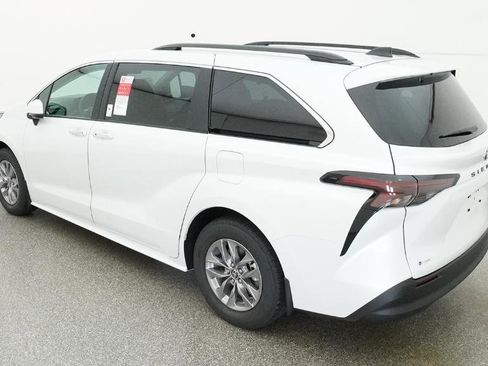 New 2026 Toyota Sienna XLE FWD image 22