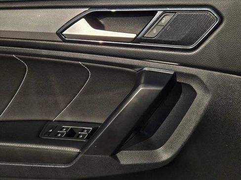 Used 2023 Volkswagen Tiguan SE image 6