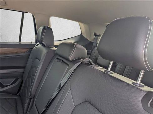 Used 2025 Volkswagen Atlas SE FWD image 15