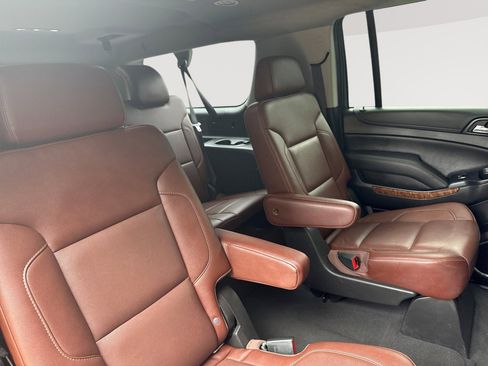 Used 2019 Chevrolet Suburban Premier w/ Premier Plus Edition AWD/4WD image 26
