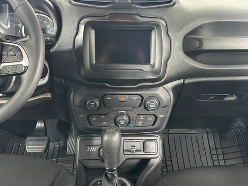 Used 2018 Jeep Renegade Latitude image 35