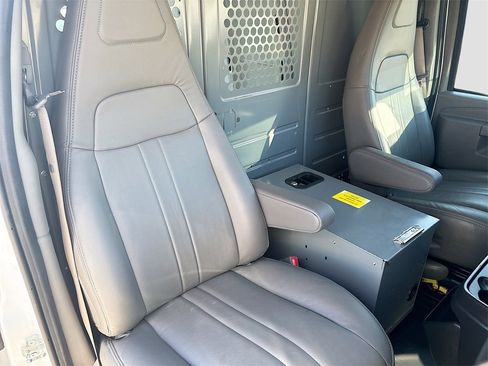 Used 2024 Chevrolet Express 3500 w/ Driver Convenience Package image 25
