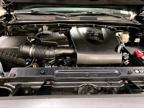 Used 2017 Toyota Tacoma TRD Sport w/ Tow Package (A/T) AWD/4WD image 31