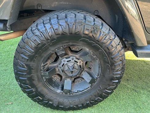 Used 2015 Jeep Wrangler Unlimited Sahara AWD/4WD image 43