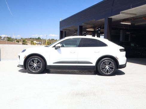 Certified 2025 Porsche Macan Electric RWD image 2