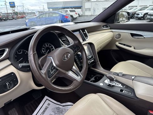 Used 2019 INFINITI QX50 Essential w/ Sensory Package image 11