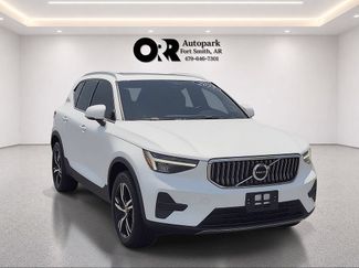 Used 2025 Volvo XC40 B5 Core AWD/4WD video 1