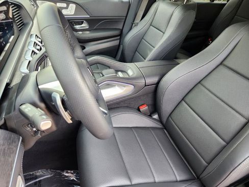Used 2025 Mercedes-Benz GLS 450 4MATIC image 10