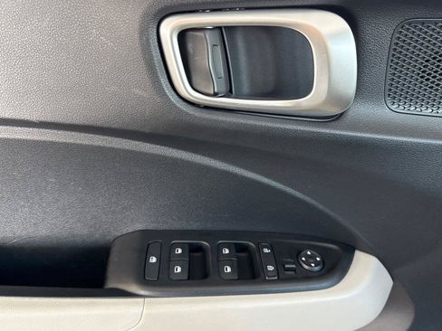 Used 2025 Hyundai Venue SEL FWD image 10