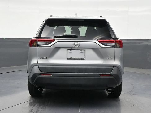 Used 2021 Toyota RAV4 XLE FWD image 4