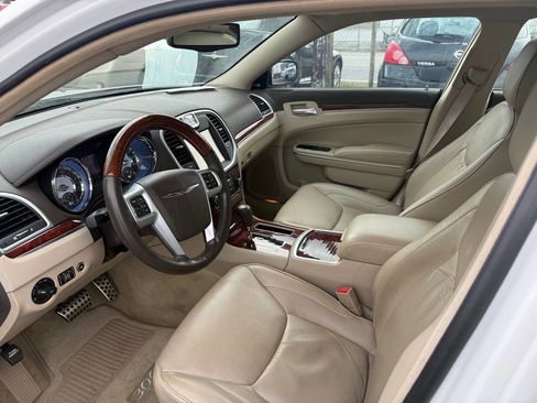 Used 2011 Chrysler 300 C image 20