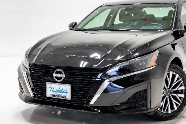 Used 2025 Nissan Altima 2.5 SV AWD/4WD image 4