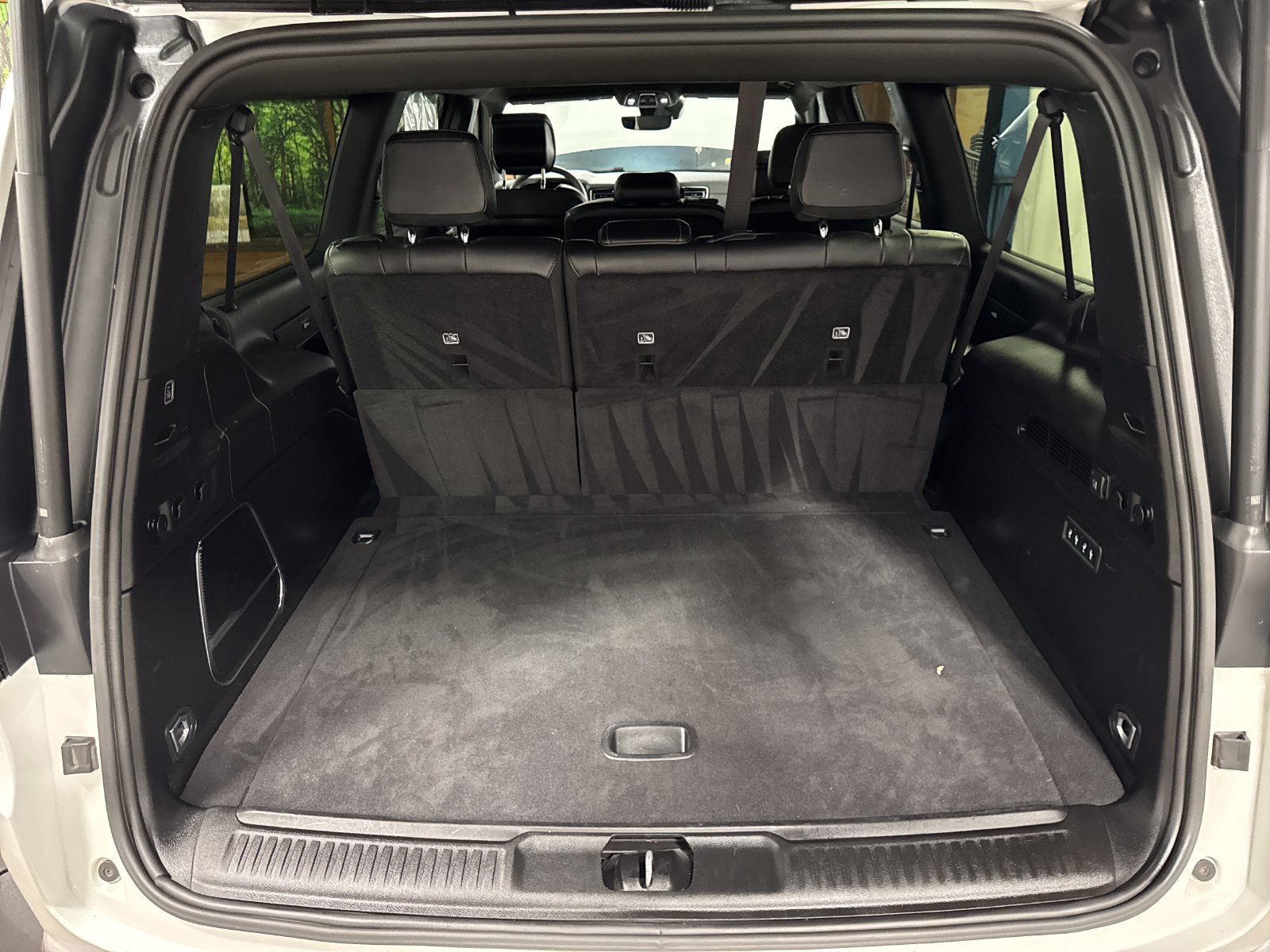 Used 2024 Jeep Wagoneer L Series II w/ Flexible Seating Group AWD/4WD image 24