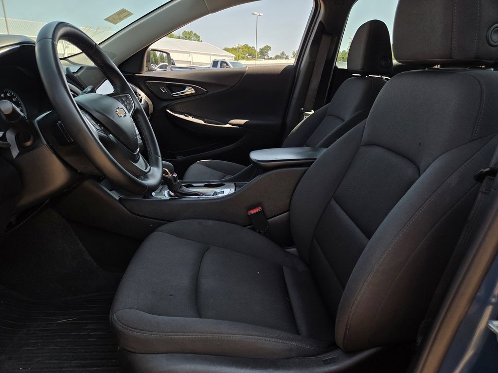 Used 2025 Chevrolet Malibu RS FWD image 14