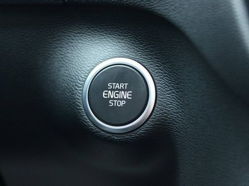 Used 2025 Volvo XC40 B5 Plus image 24