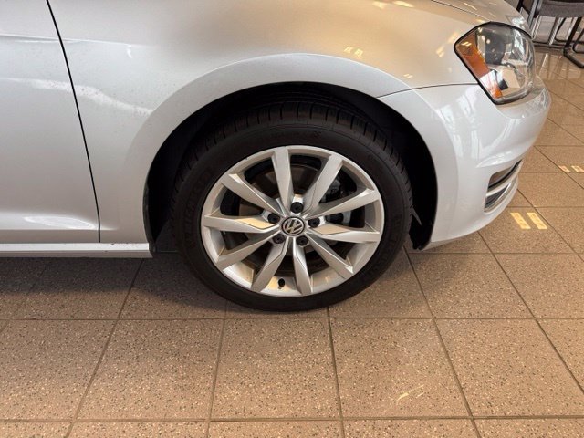 Used 2017 Volkswagen Golf SE FWD image 11