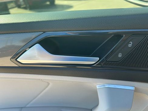 Used 2023 Volkswagen Tiguan SE image 52