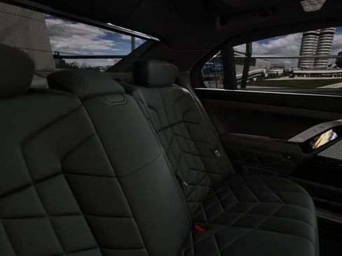 Used 2026 BMW 750e xDrive w/ Executive Package image 38