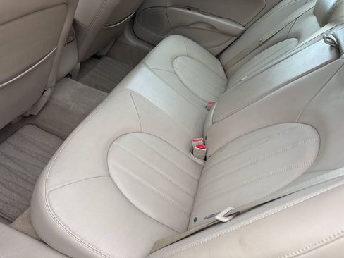 Used 2011 Buick Lucerne CXL FWD image 19