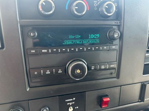 Used 2015 Chevrolet Express 2500 RWD image 14