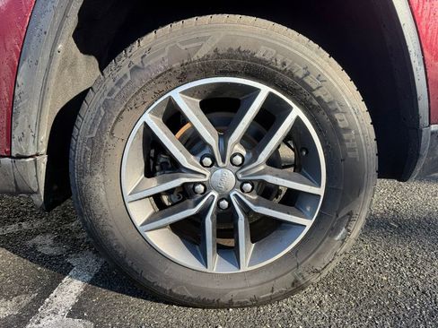 Used 2018 Jeep Grand Cherokee Limited image 7