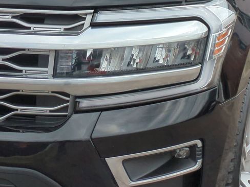 Used 2023 Ford Expedition Platinum image 11