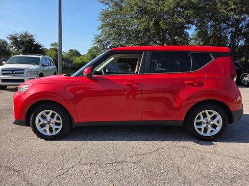Used 2022 Kia Soul LX w/ Technology Package FWD image 4