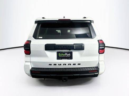 Used 2025 Toyota 4Runner SR5 AWD/4WD image 7
