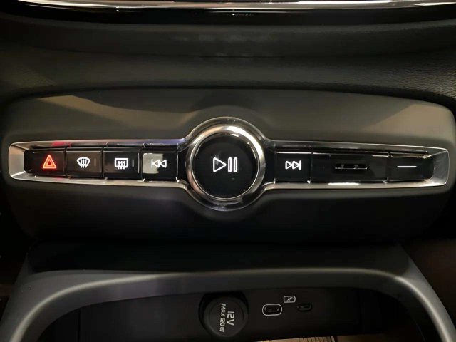 Used 2025 Volvo XC40 B5 Plus AWD/4WD image 50