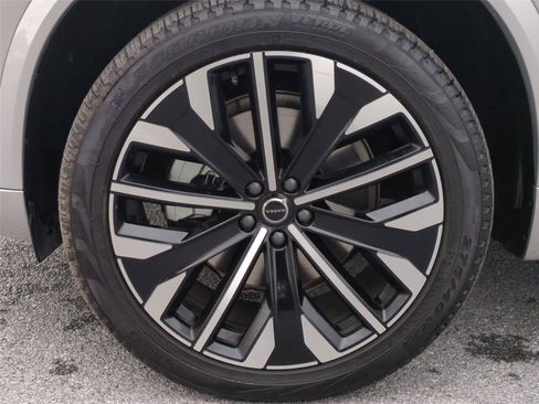 Certified 2025 Volvo XC90 B6 Plus AWD/4WD image 23