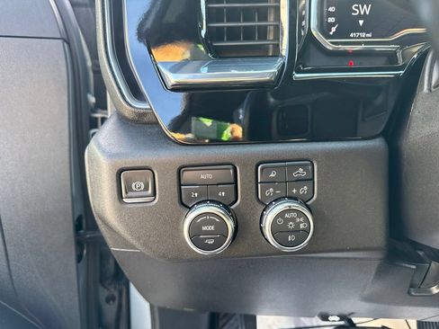 Used 2025 GMC Sierra 1500 SLT AWD/4WD image 11