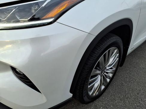 Used 2023 Toyota Highlander Platinum image 9