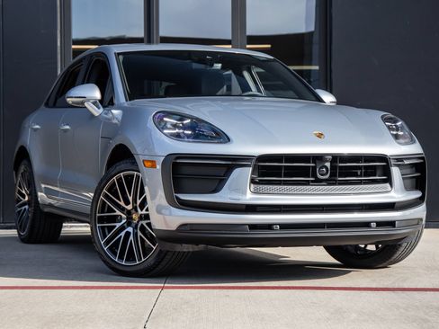 Certified 2026 Porsche Macan AWD/4WD image 6