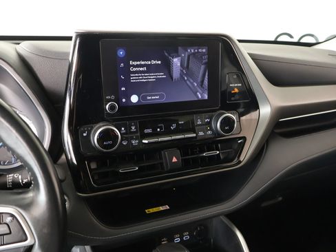 Used 2023 Toyota Highlander XLE FWD image 5