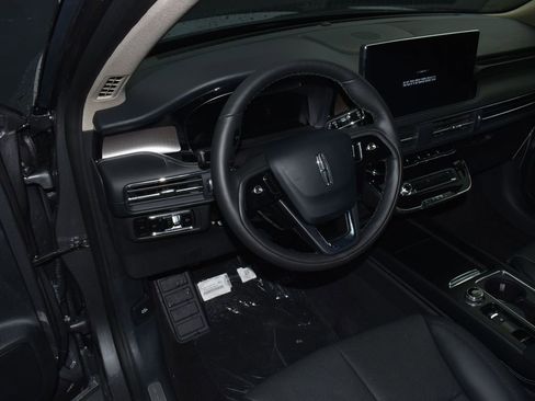 New 2025 Lincoln Corsair Reserve image 18