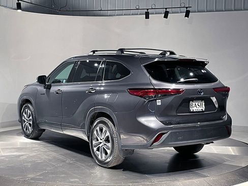 Used 2021 Toyota Highlander XLE image 13