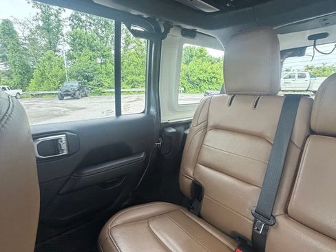 Used 2020 Jeep Wrangler Unlimited Sahara AWD/4WD image 18